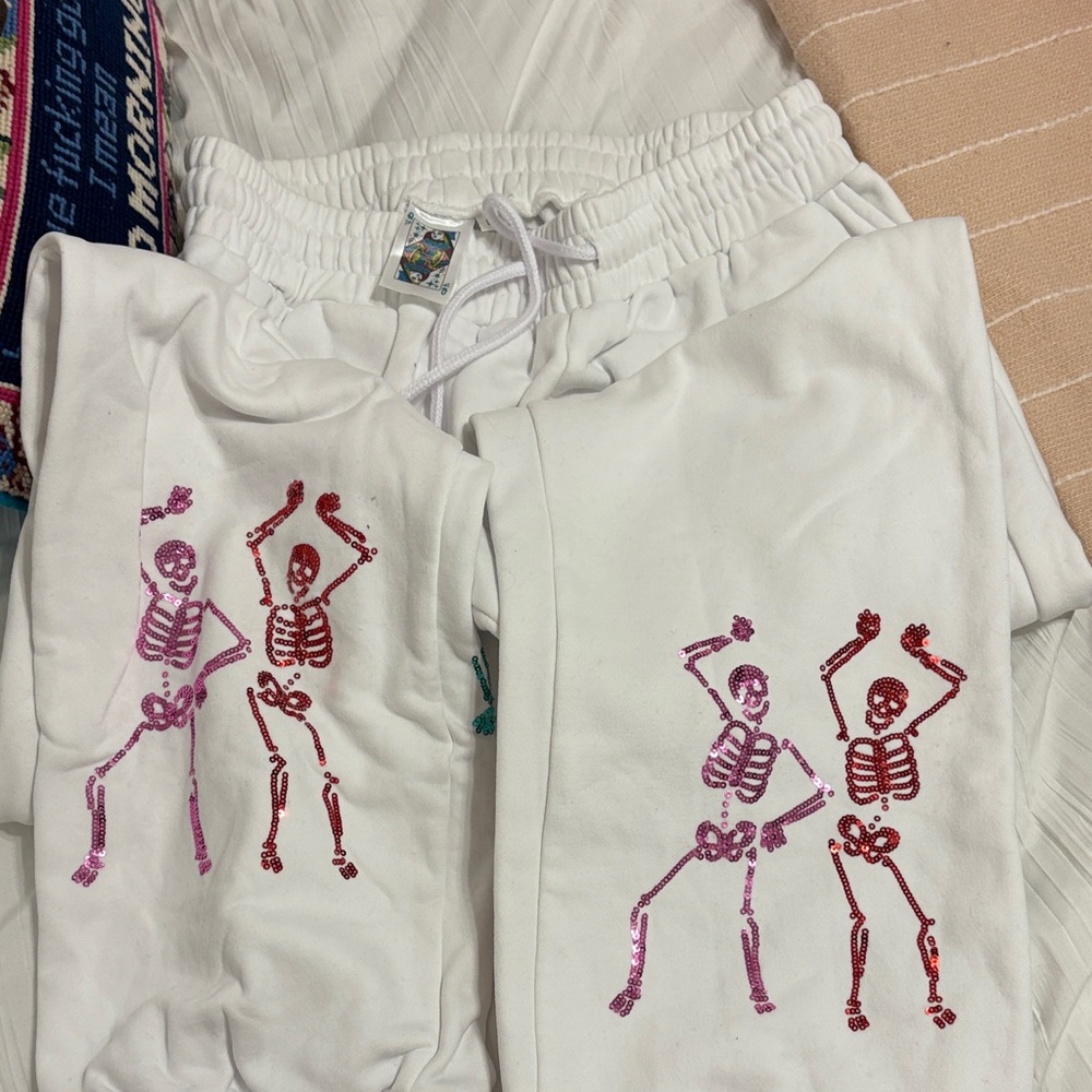 QUEEN OF SPARKLES! Women’s White Skeleton Print Joggers